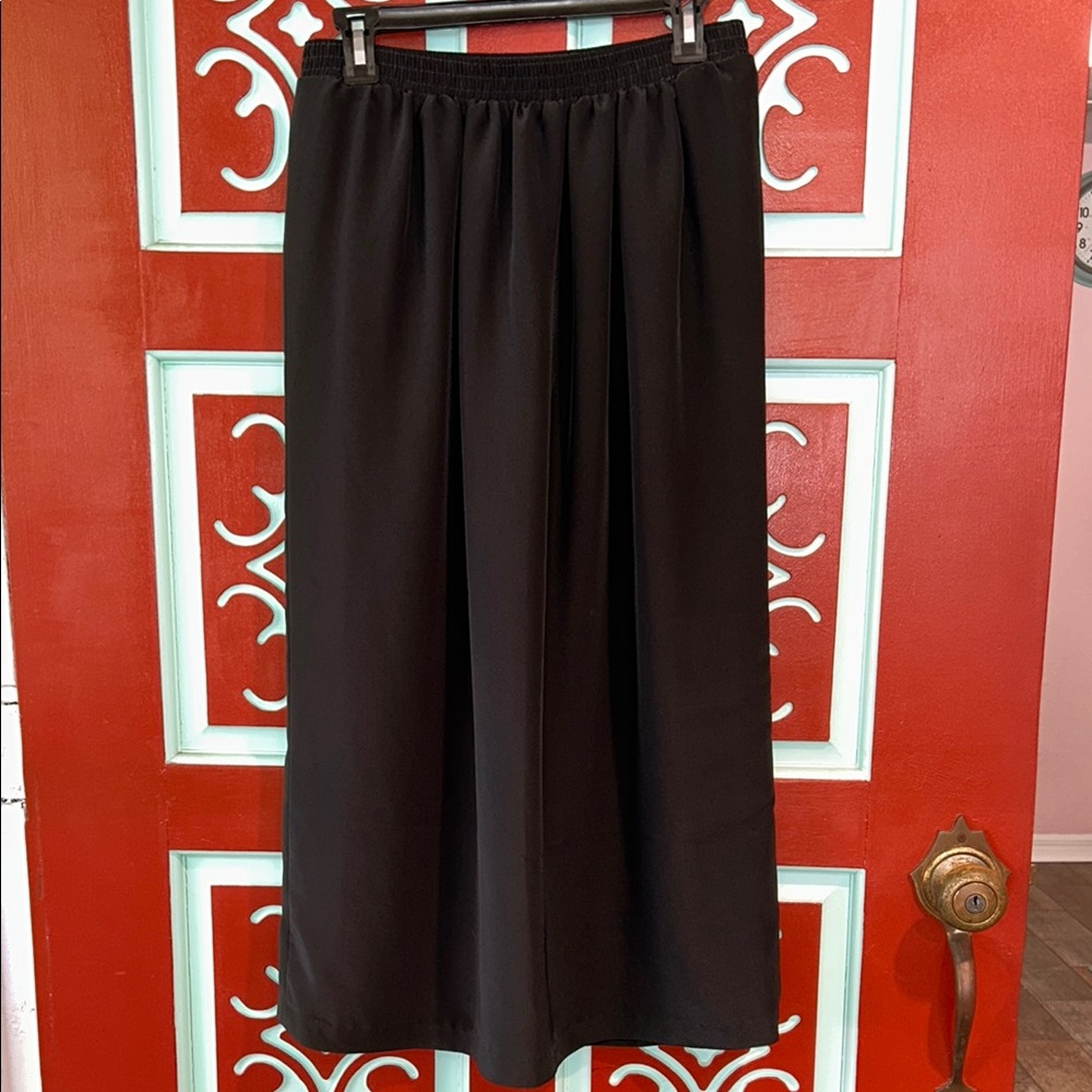 Elegant Black Maxi Skirt - Picture 1 of 4